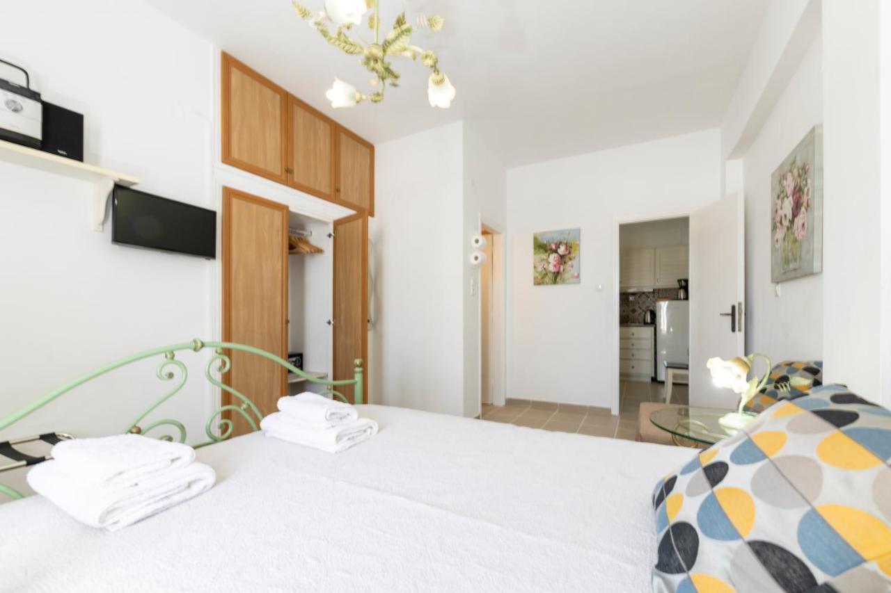 Pension Moschoula Platis Gialos  Exterior photo